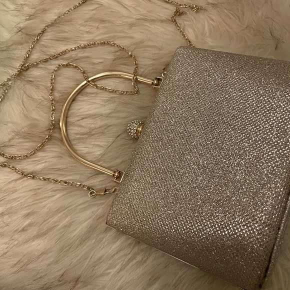 Handbags - Gold Evening  Bag. Detachable chain strap.